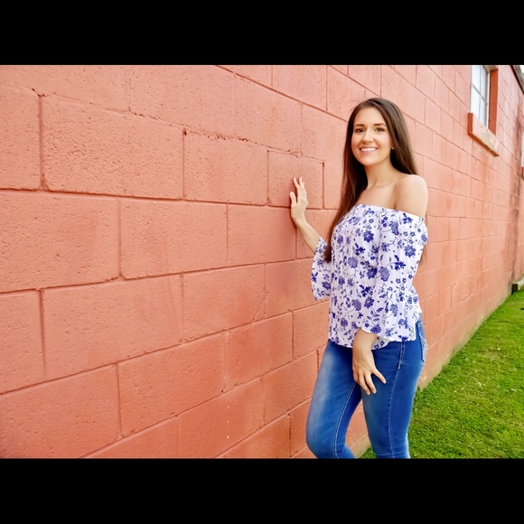 ❌❌ SOLD: Floral Cold Shoulder Blouse - Picture 3 of 6